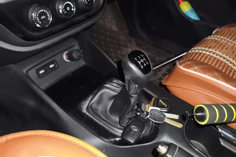 Used Soueast DX3 2018 1.5L Manual Luxury Model Gear Lever