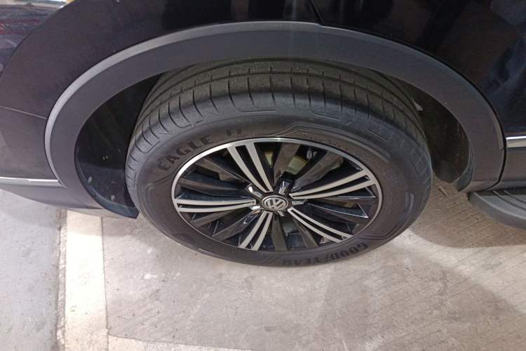 Used Volkswagen Tiguan L 2019 Updated Version 330TSI Automatic Two-Wheel Drive Panoramic Comfort Edition China VI Standard Right Rear Wheel Hub