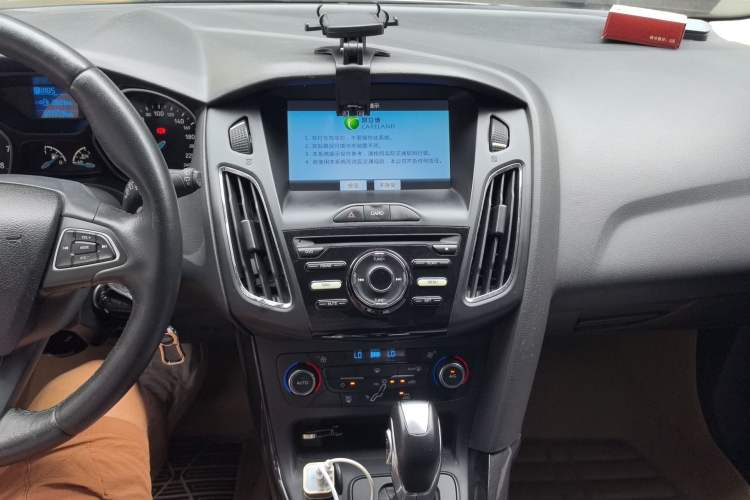 Used Ford Focus 2017 Hatchback 1.6L Automatic Fashion Edition Smart Drive Version
