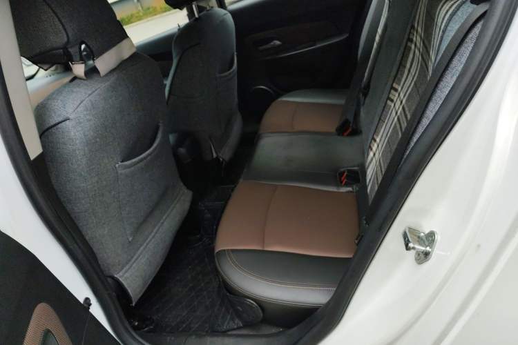 Used Chevrolet Cruze 2013 Hatchback 1.6L Manual Luxury Model
