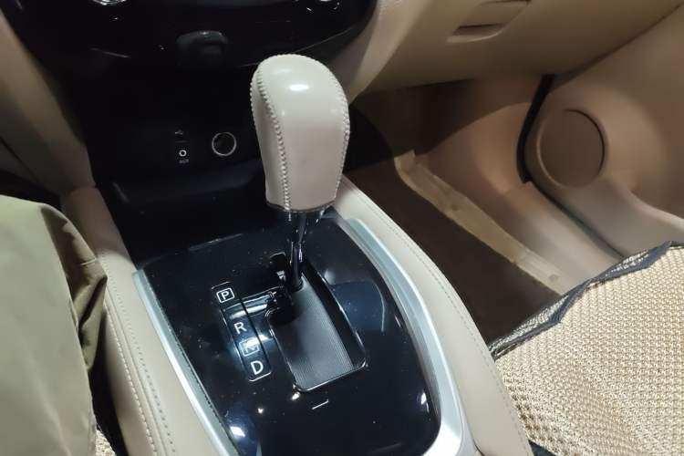 Used Nissan X-Trail 2015 2.0L CVT Comfort MAX Edition 2WD