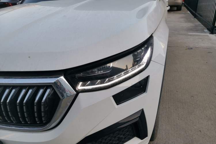 Used Skoda Kodiaq 2022 Facelifted TSI330 5-Seater Two-Wheel-Drive Luxury Edition