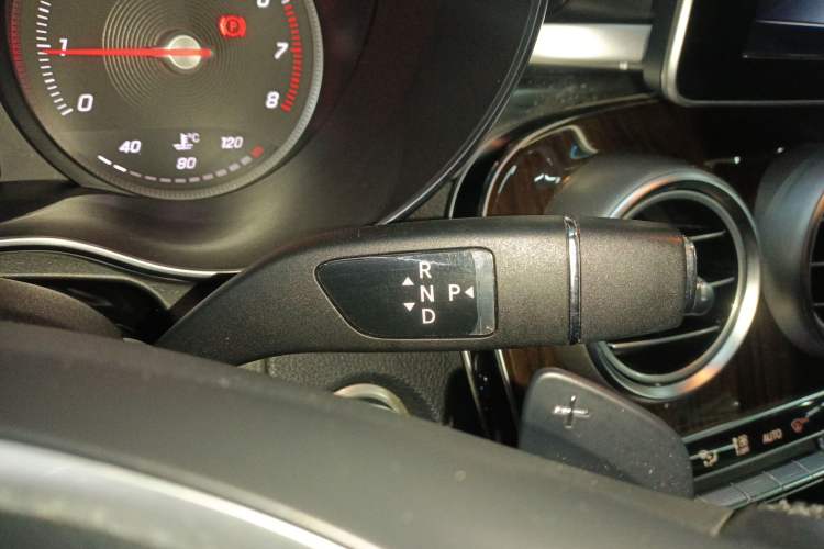 Used Mercedes-Benz GLC 2018 GLC 260 4MATIC Dynamic Edition Gear Lever