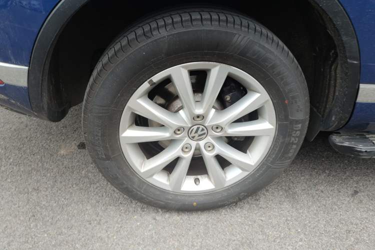 Used Volkswagen Touareg 2016 3.0 TSI Standard Version Right Rear Wheel Hub