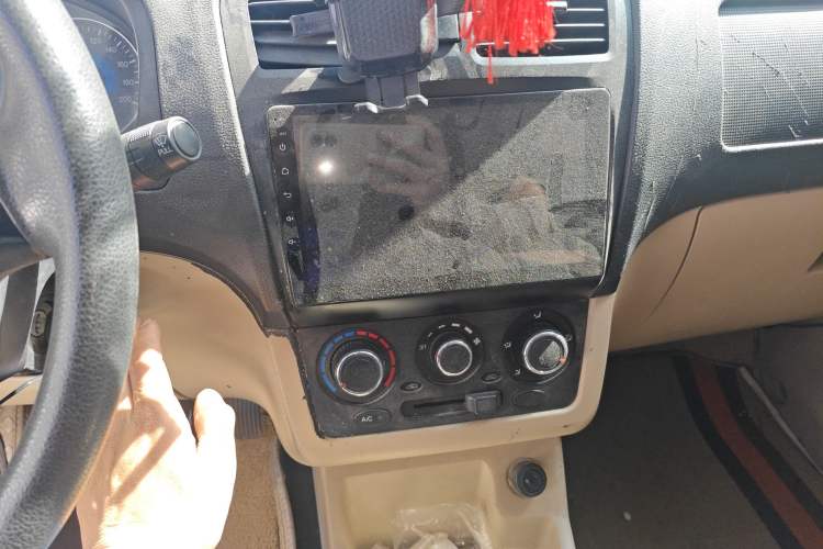 Used Dongfeng Fengon 370 2016 1.5L Manual Standard Edition SFG15-02 7 Seats Audio And AC Panel