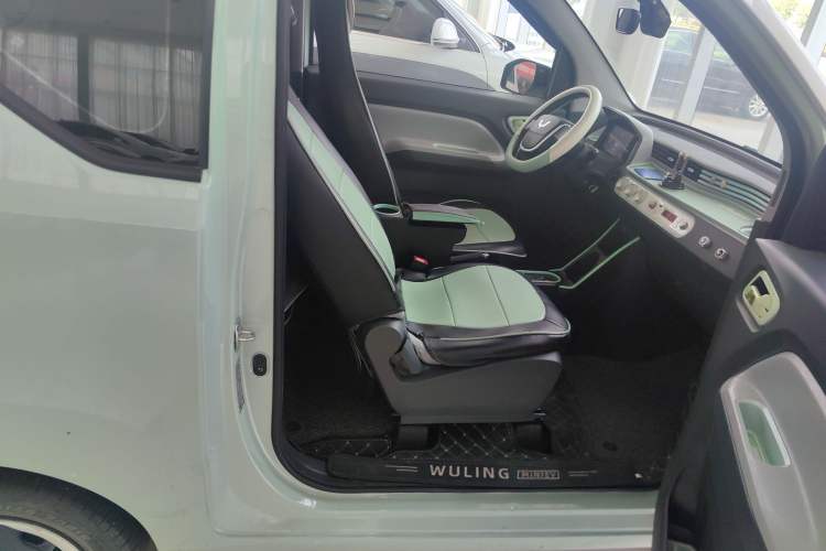 Used Wuling Hongguang MINIEV 2020 Enjoyment Model Lithium Iron Phosphate Right Front Seat
