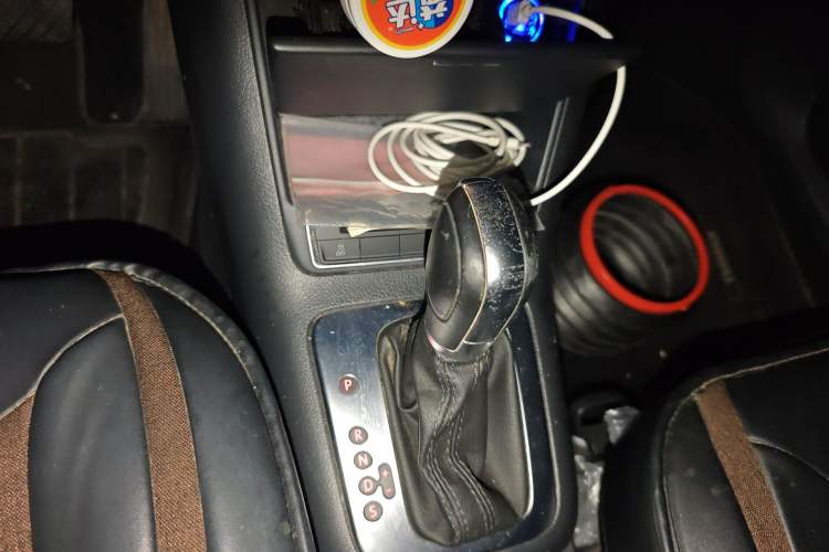 Used Volkswagen Tiguan 2017 300TSI Automatic Two-Wheel Drive Silk Road Comfort Edition Gear Lever