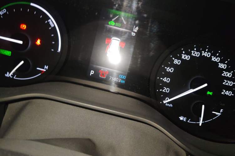 Used Toyota Granvia 2023 2.5L Hybrid Prestige PLUS Edition Odometer Close Up