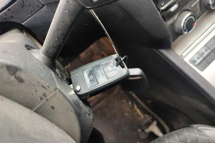 Used Skoda Octavia 2019 1.5L Automatic Smart Drive Luxury Edition China VI Standard Vehicle Key