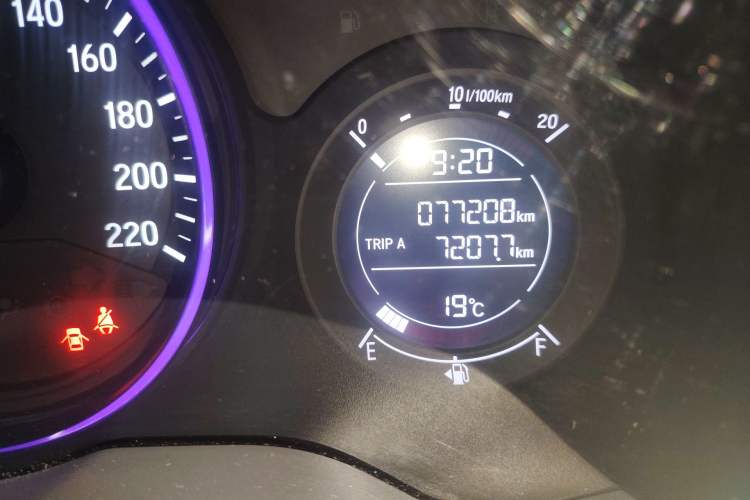 Used Honda Vezel 2017 1.5L manual two-wheel drive Comfort trim level Odometer Close Up