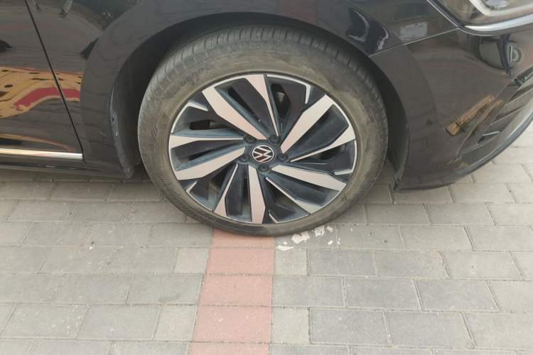 Used Volkswagen Passat 2022 330TSI Elite Edition Right Front Wheel Hub