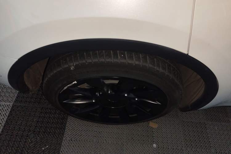 Used Tesla Model Y 2021 Long-Range All-Wheel-Drive Version 3D7
