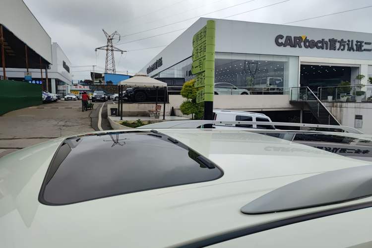 Used Nissan Quest 2015 3.5L SL Roof