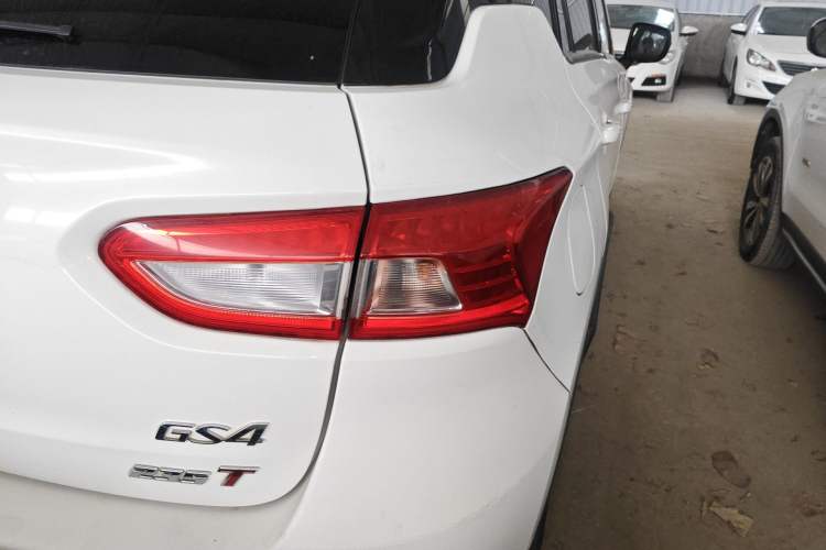 Used GAC Trumpchi GS4 2017 235T Automatic Two-Wheel Drive Luxury Smart Connectivity Version Right Rear Taillight