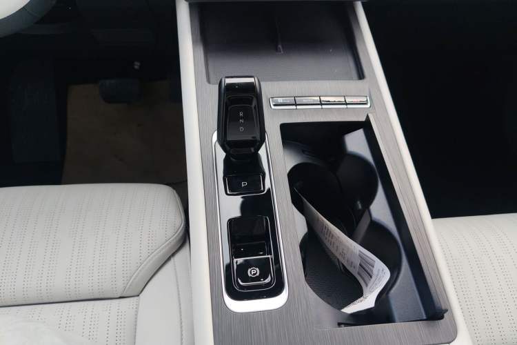 Used Geely Auto FX11 2024 2.0TD DCT Intelligent Driving Version Gear Lever