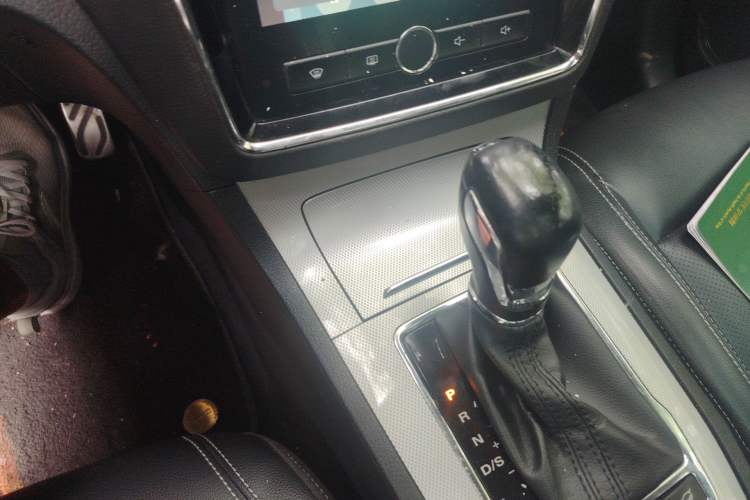 Used Roewe RX5 2018 20T Two-Wheel Drive Automatic Internet Smart Luxury Edition Gear Lever