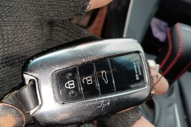 Used Toyota Avalon 2019 Dual-Engine 2.5L Luxury Edition China VI Standard
