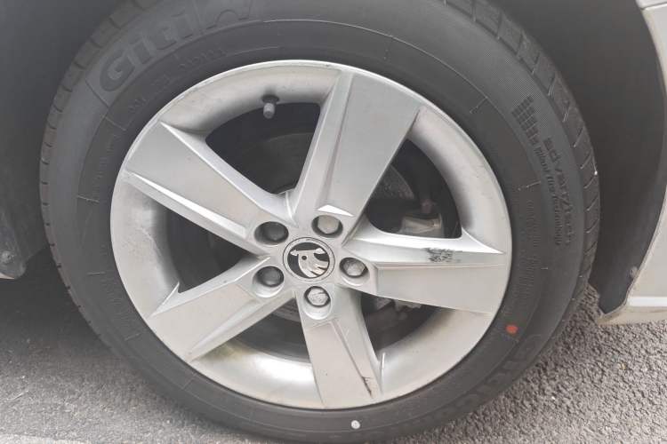 Used Skoda Fabia 2017 1.4L Automatic Car Enjoy Edition Right Front Wheel Hub