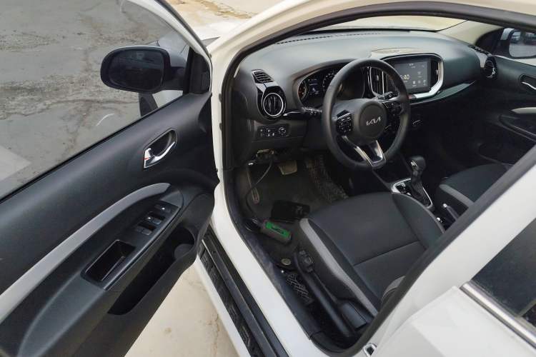 Used Kia kx1 Stonic 2021 1.4L CVT Fun Edition