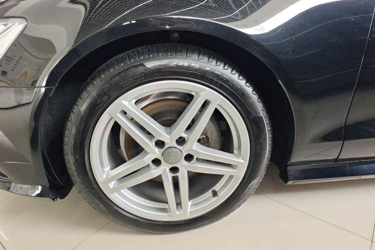 Used Audi A6L 2018 30th Anniversary Edition 30 FSI Style Model Left Front Wheel Hub