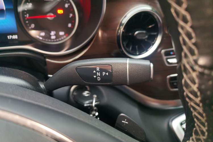 Used Mercedes-Benz V-Class 2021 V 260 Avantgarde Edition Gear Lever