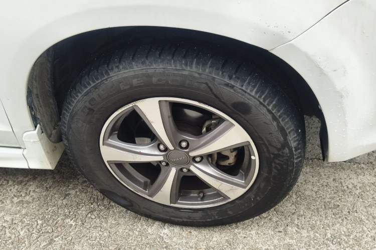 Used Haval H6 2016 Upgraded Model 1.5T Automatic Two-Wheel Drive Elite Version Right Front Wheel Hub