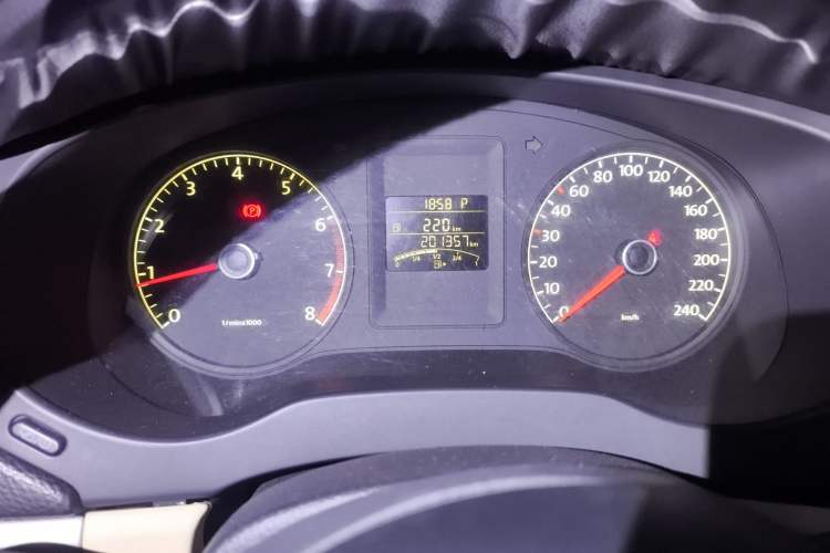 Used Volkswagen Sagitar 2014 1.6L Automatic Comfort Model Odometer Close Up