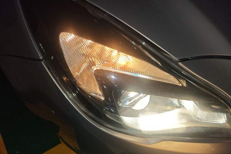 Used Buick Regal 2014 2.0L Leading Fashion Edition Right Front Headlight