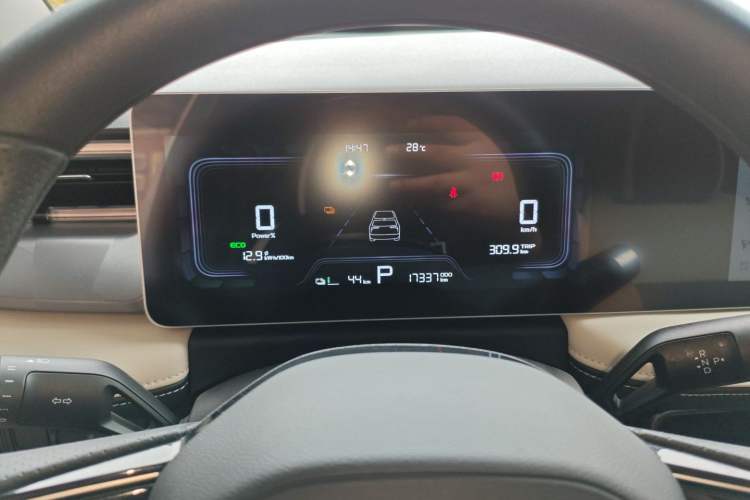 Used Geometry E Firefly 2024 301km Starlight Instrument Cluster