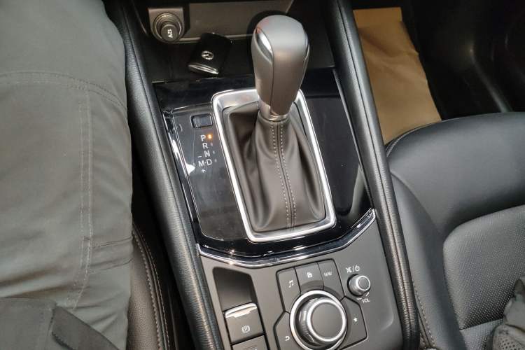 Used Mazda CX-5 2024 2.0L Automatic Two-Wheel Drive ZhiShang Version Gear Lever