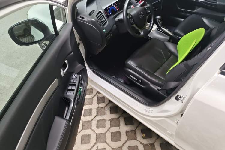 Used Honda Civic 2014 1.8L automatic luxury edition