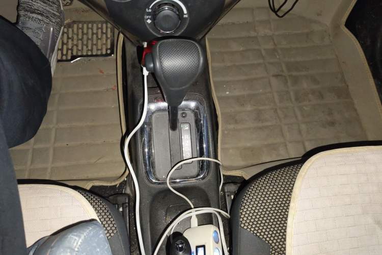 Used FAW Xiali N7 2015 1.3L Automatic Luxury Model Gear Lever