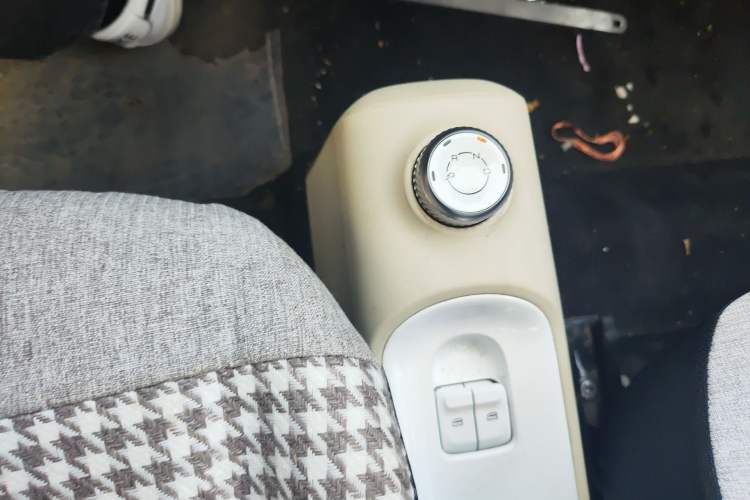 Used Wuling Hongguang MINIEV 2024 3rd Generation 215km Youth Edition Audio And AC Panel