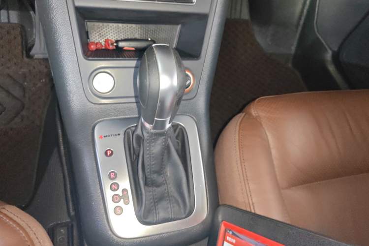 Used Volkswagen Tiguan 2015 1.8TSI Automatic All-Wheel-Drive Luxury Model Gear Lever