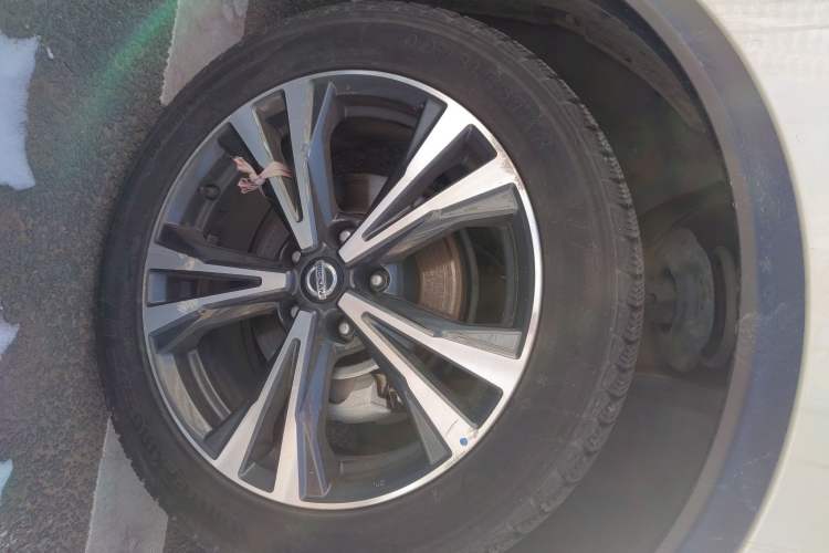 Used Nissan Qashqai 2022 2.0L CVT XV Premier Luxury Edition Right Front Wheel Hub