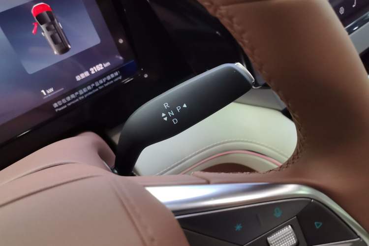 Used BYD Xia 2025 DM-i 1.5T 180km Beyond Edition Gear Lever