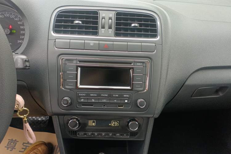 Used Volkswagen Polo 2013 1.4L Automatic Comfort Edition Audio And AC Panel