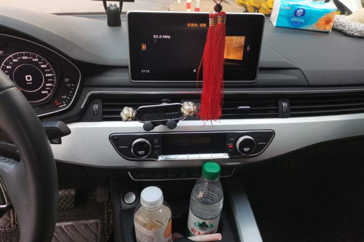 Used Audi A4L 2019 40 TFSI Fashion Edition China VI Emission Standard Audio And AC Panel