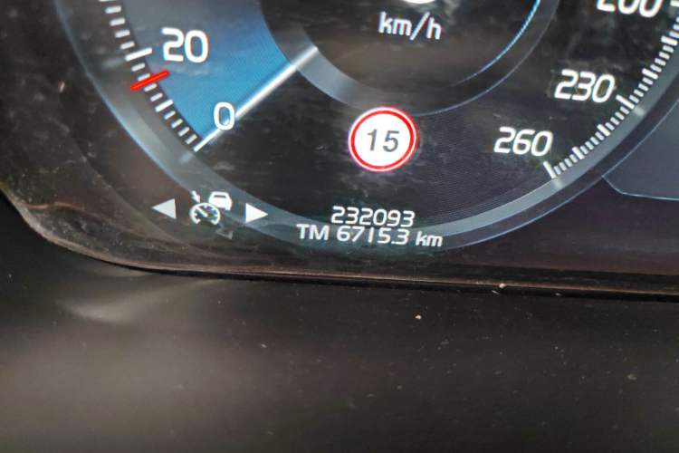 Used Volvo XC90 2015 T6 Zhiya Edition 7-seater Odometer Close Up