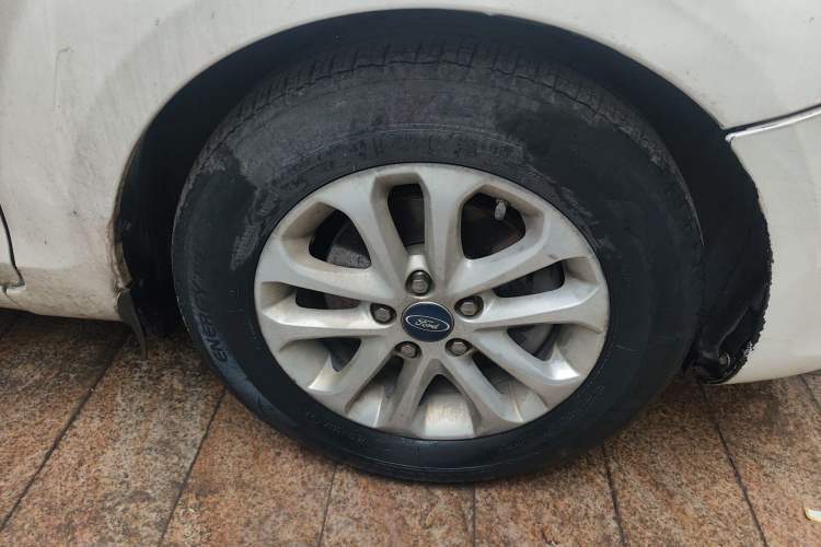 Used Ford Focus 2013 Sedan Classic 1.8L Automatic Base Model Right Front Wheel Hub