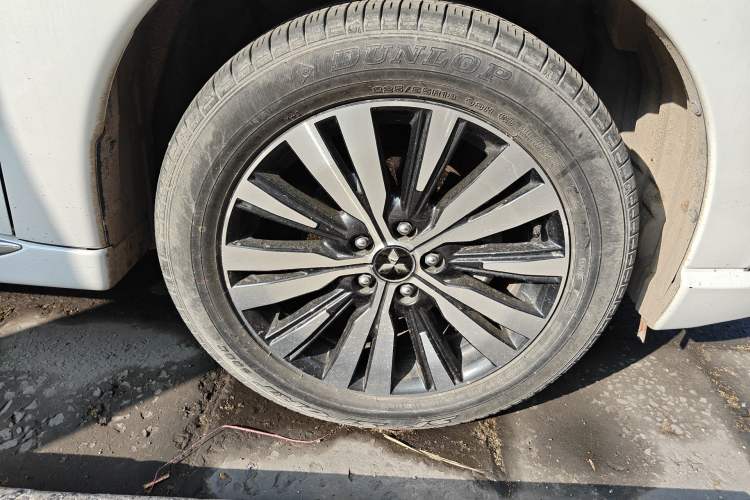 Used Mitsubishi Outlander 2021 Revised Version 2.0L Two-Wheel Drive Enjoyment Edition 5 Seats Right Front Wheel Hub