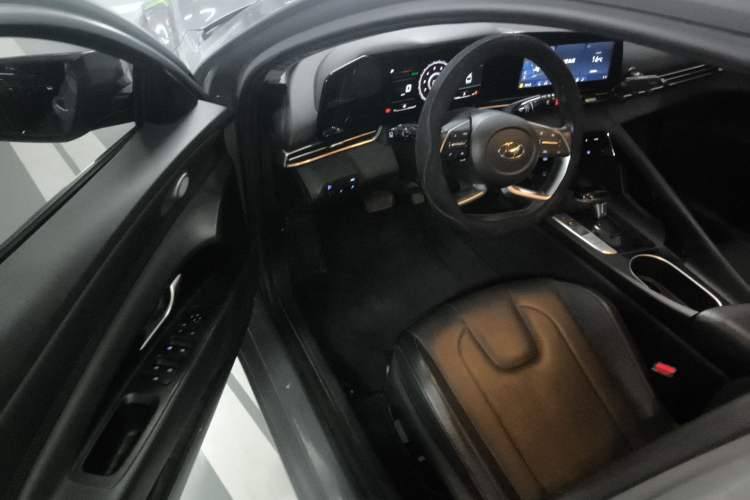 Used Hyundai Elantra 2021 1.5L CVT LUX Prestige Edition