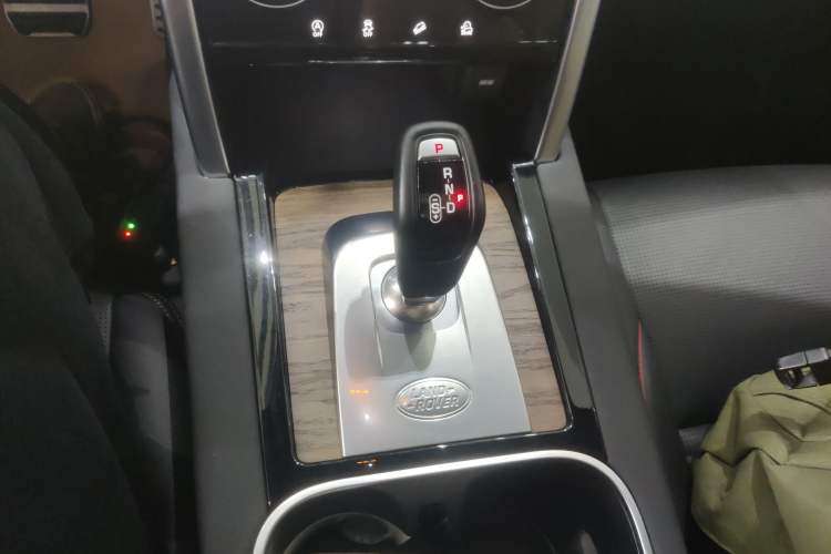 Used Land Rover Discovery Sport 2022 249 PS R-Dynamic S Performance Edition 5 Seats Gear Lever