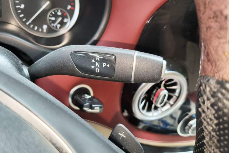 Used Mercedes-Benz Vito 2021 2.0T Business Version 7 Seats Gear Lever