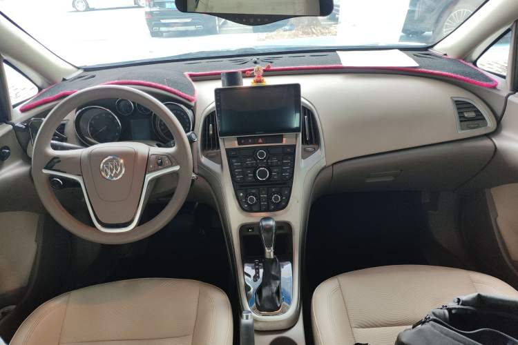 Used Buick GT 2012 GT 1.6L Automatic Fashion Edition Center Console