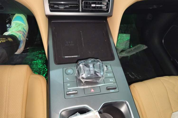 Used BYD Song L DM-i 2024 112 km Beyond Edition Gear Lever