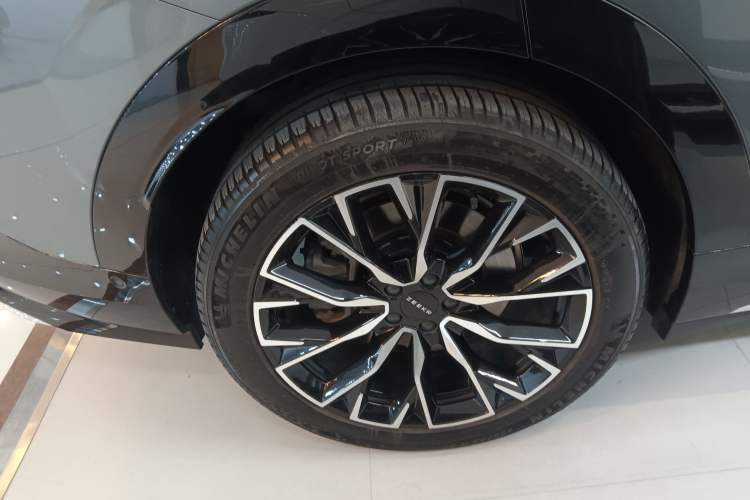 Used Zeekr 7X 2025 100kWh Long-Range All-Wheel Drive Intelligent Driving Version
