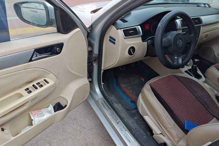 Used Volkswagen Bora 2012 1.6L Manual Fashion Edition
