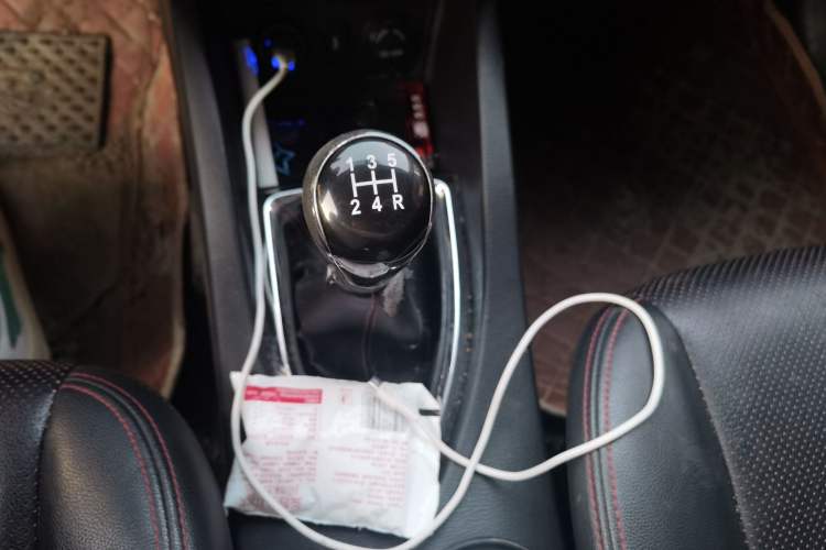 Used CHANGAN KAICHENG Oushang A600 2016 1.5L Manual Fashion 7-Seater Gear Lever