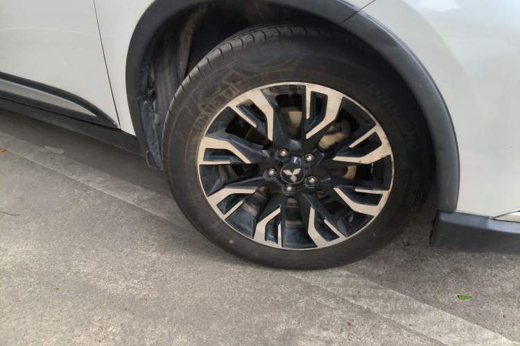 Used Mitsubishi Outlander 2019 2.4L 4x4 Zhi Xiang Edition 7 Seats China VI Standard